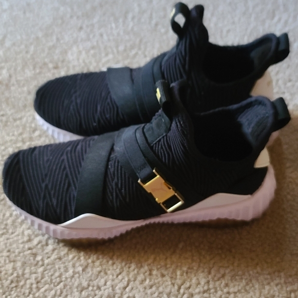 Puma - Picture 2 of 7